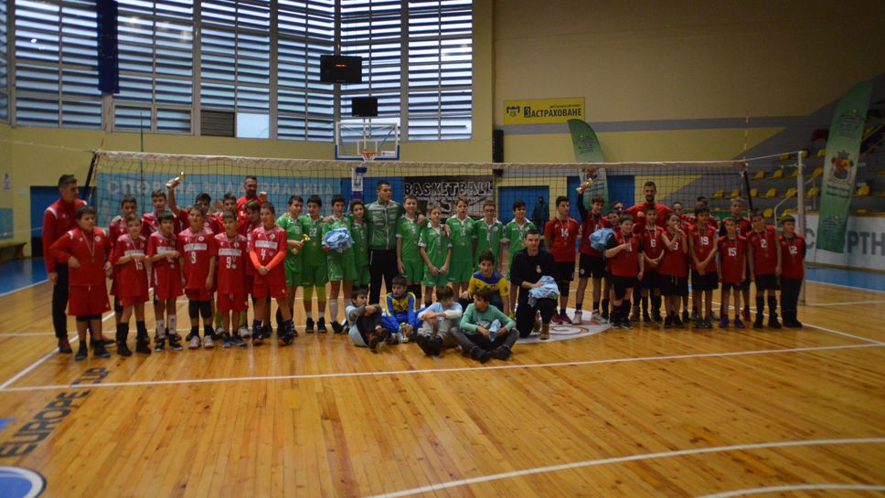 Волейболистите на Люлин с трофея в Коледния турнир на „София – евростолица на спорта“