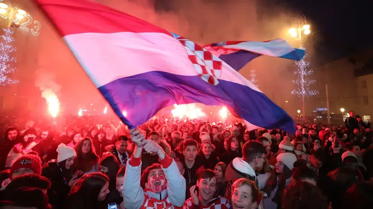 Жителите на хърватската столица Загреб отбелязаха с фойерверки и с