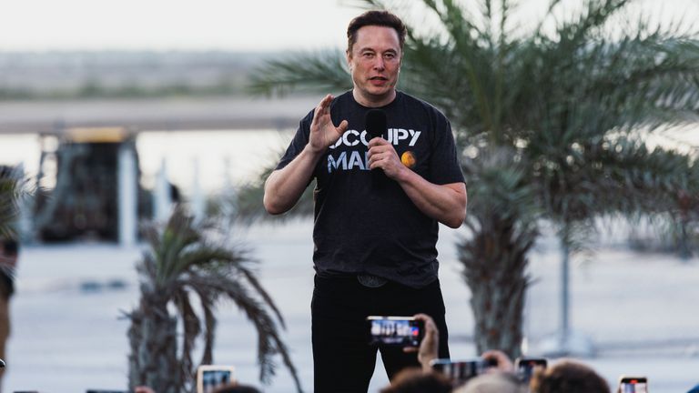 Eдин от най богатите хора в света Илон Мъск е