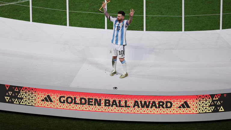 Суперзвездата на АржентинаЛионел Меси очаквано беше награден със Златната топка