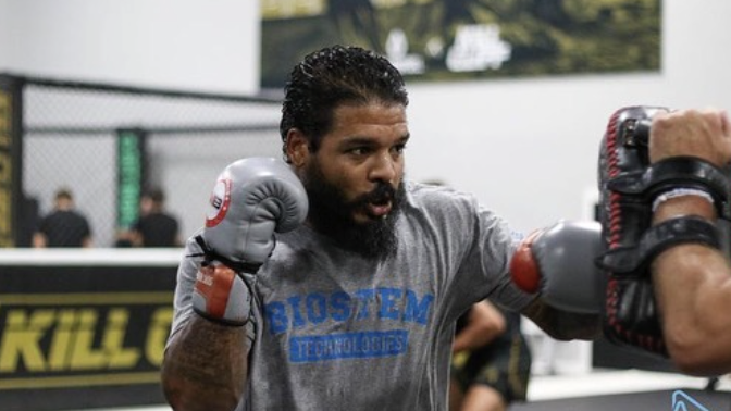 Тайрън Спонг загатна за завръщане в кикбокса