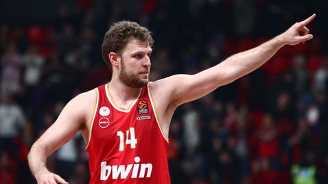 Страхотен Везенков подпечата първото място на Олимпиакос в редовния сезон на Евролигата