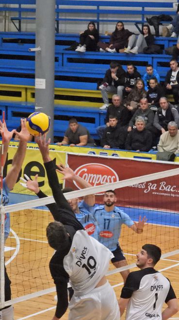 Монтана разгроми Славия