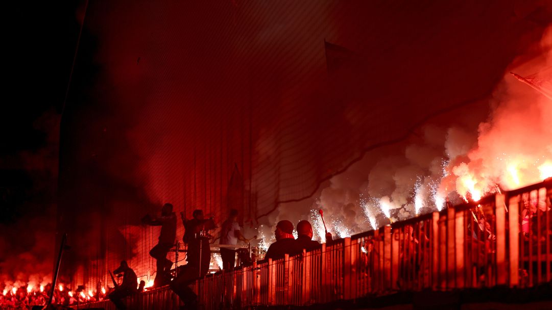 УЕФА глоби Байерн и наложи частично затваряне на стадиона заради изцепки на феновете