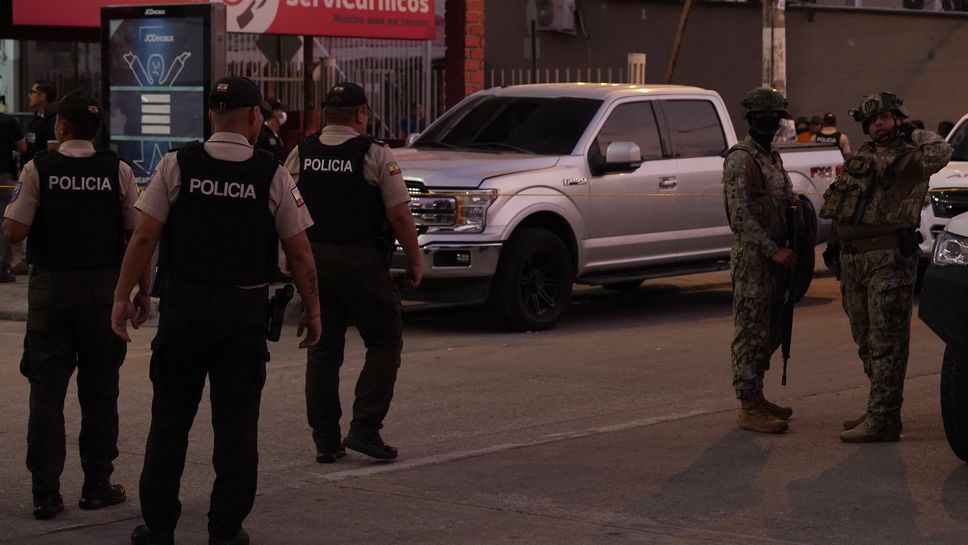 Бившият национал на Еквадор Марио Пинейда беше застрелян заедно със