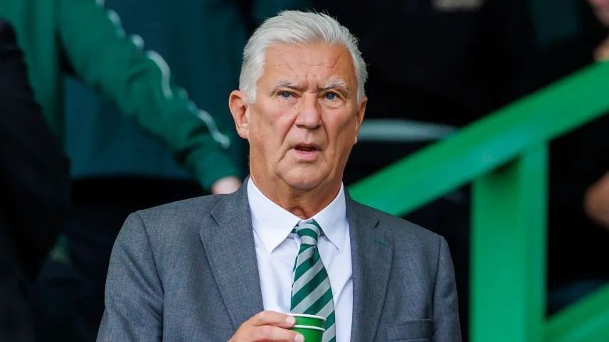 Президентът на СелтикПитър Лоуел оправда оставката си с обиди и