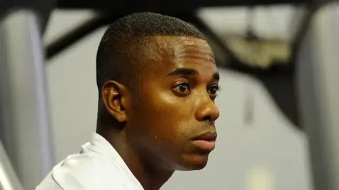  Окончателно: Робиньо наказан на 9 години за обезчестяване 