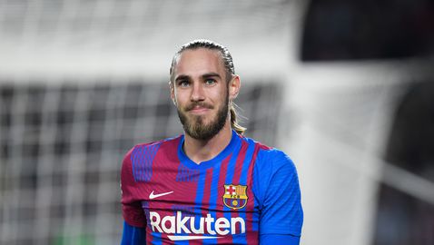  Валенсия договаря за бранител на Барселона 