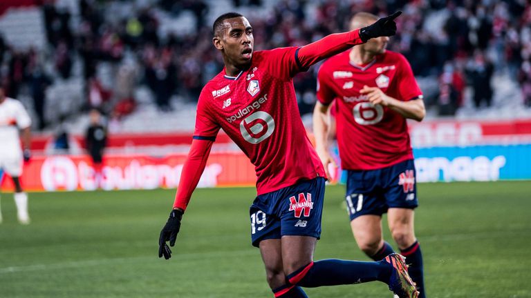  Лил не се затрудни с Лориен, някогашен бранител на Левски си вкара автогол против Страсбург 