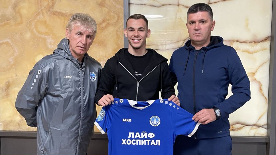 Черноморец Бургас официално представи поредното си ново попълнение Акулите се