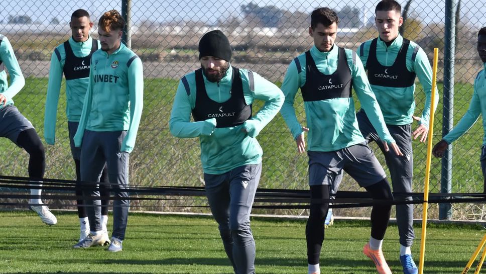 Централният защитник на Ботев Пловдив Джон Емануел се завърна в