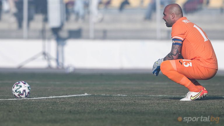  Михайлов още не тренира с Левски, под въпрос е за мача с Локо (София) 