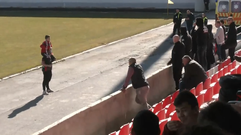 Малко момче поведе агитката на Беласица в Костенец срещу Рилски спортист