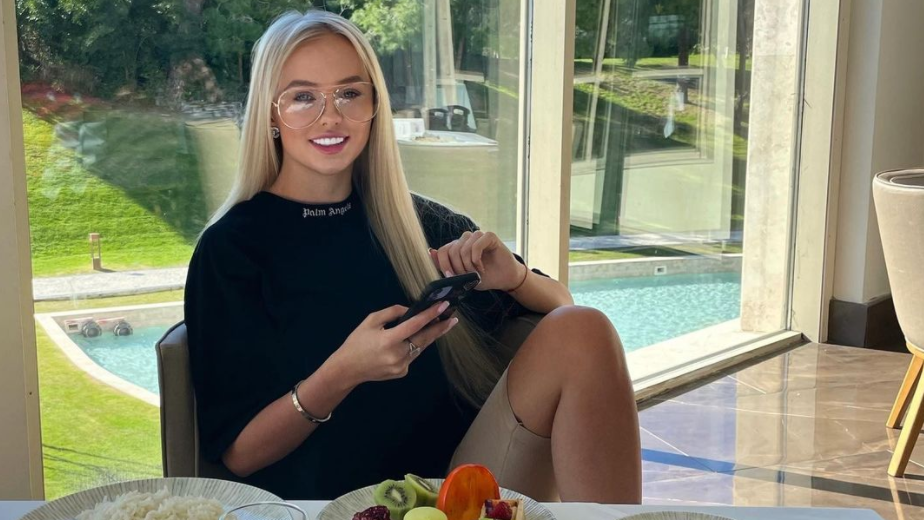 Секси блондинка изневери на Лудогорец