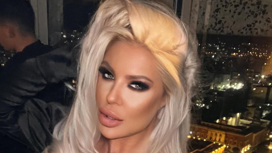 Андреа се разголи на гръцки остров