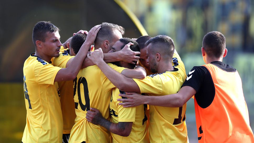 Резултати и голмайстори във Втора лига