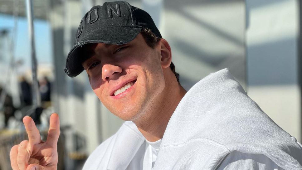 Влахович въртял Мис Италия и 18-годишна актриса