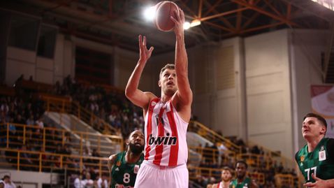  Гледайте онлайн! Везенков и Олимпиакос против Перистери на финала за Купата на Гърция 