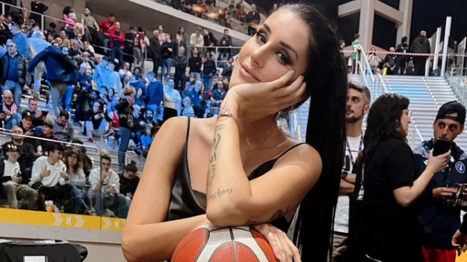 Италианска баскетболистка открадна шоуто в Неапол