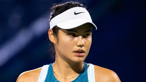  Ема Радукану се разплака на корта поради мъж, който я преследва 