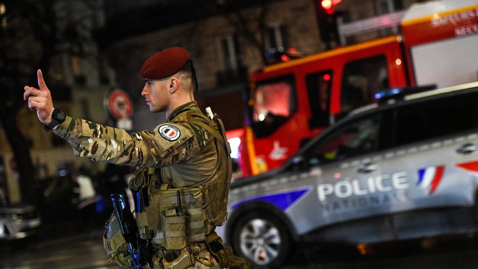 Двама мъже са арестувани и обвинени в сряда след като