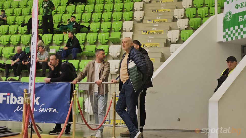 Националният селекционер следи изкъсо случващото се в "Арена Ботевград"