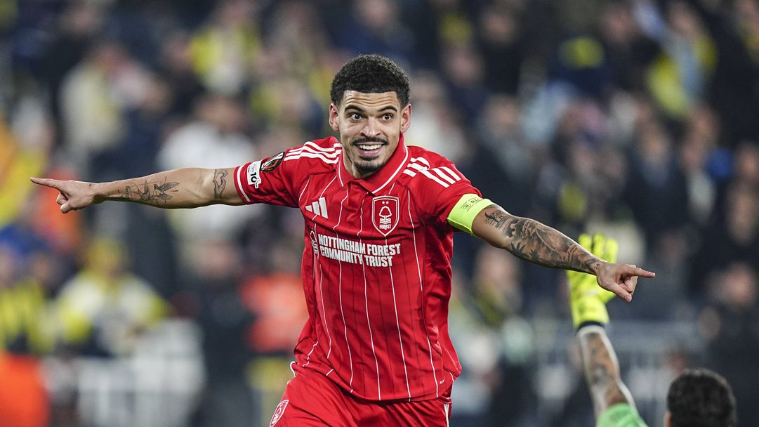 Нотингам Форест разби звездната селекция на Фенербахче в Истанбул в дебюта на Перейра