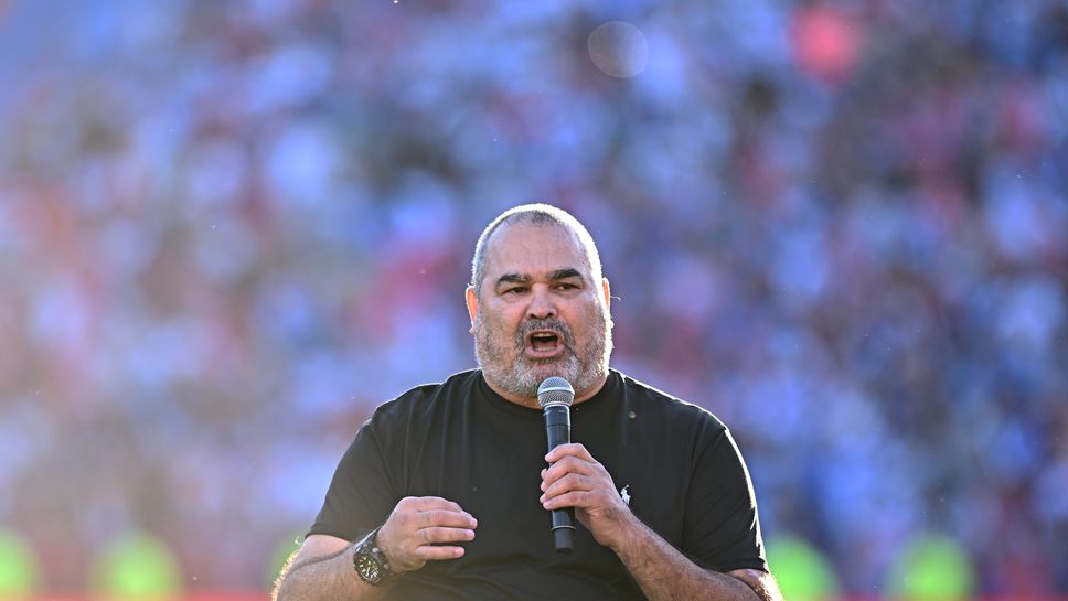 Легендарният парагвайски вратар от миналото Хосе Луис Чилаверт взе страната