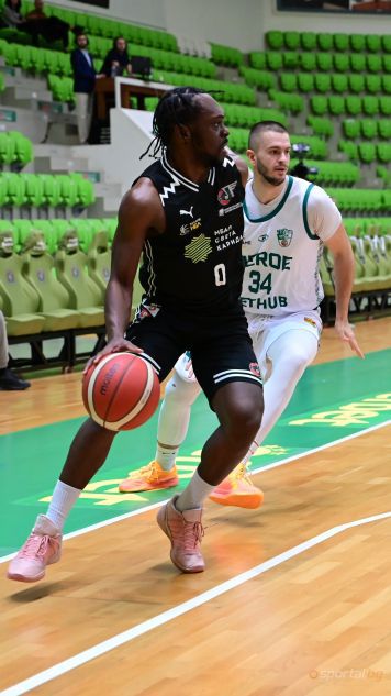 Дъжд от тройки в "Арена Ботевград"! Локомотив Пловдив не даде шанс на Берое в първия четвъртфинал