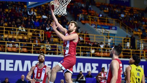  Везенков и Олимпиакос на край за Купата на Гърция 