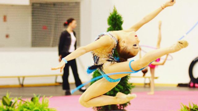 Никол Тодорова спечели още четири  медала във финалите на отделните уреди