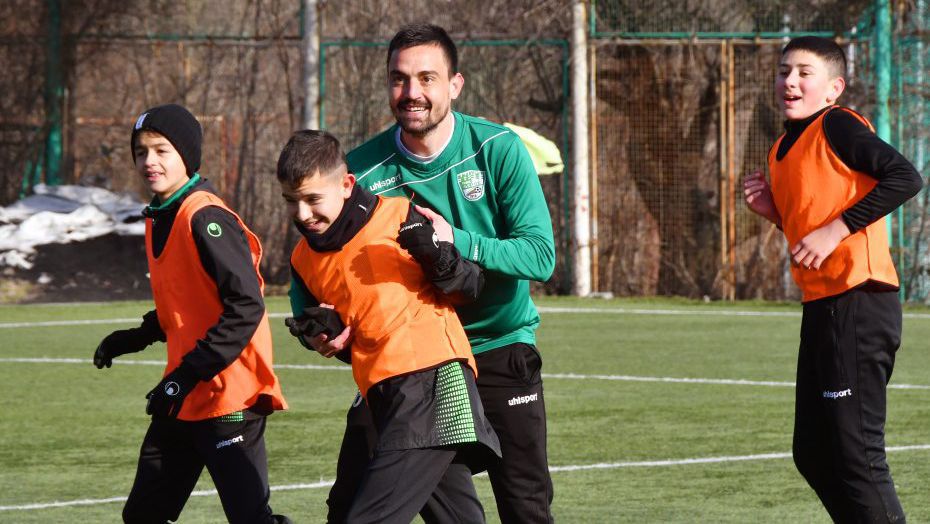 Мирослав Енчев тренира с децата на Берое