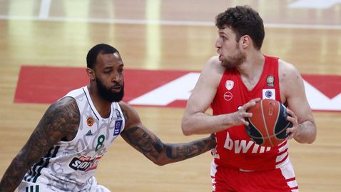 Везенков и Олимпиакос отново подчиниха Панатинайкос в дербито на гръцките колоси