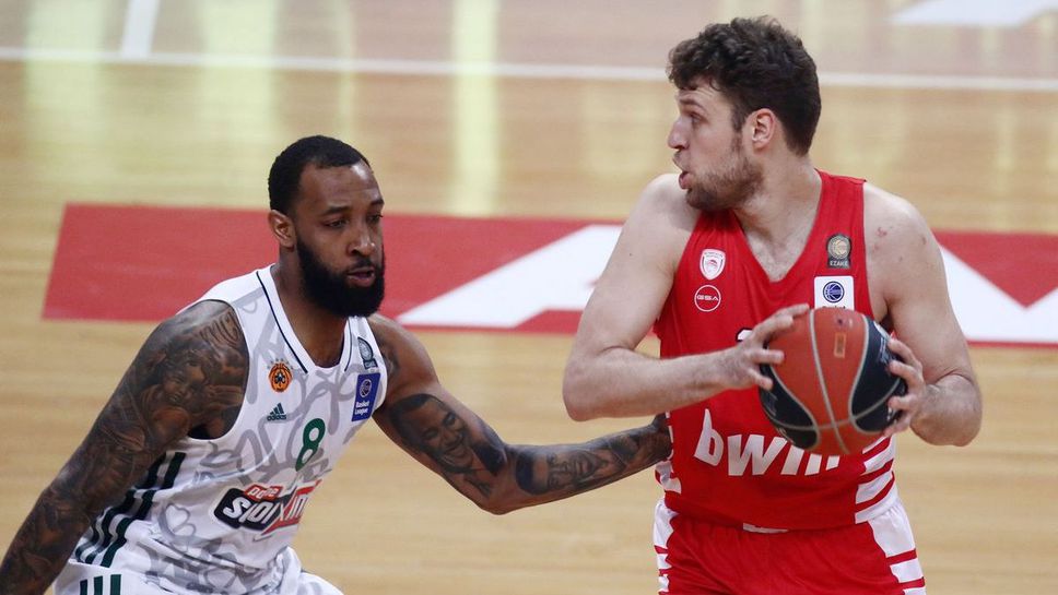 Везенков и Олимпиакос отново подчиниха Панатинайкос в дербито на гръцките колоси