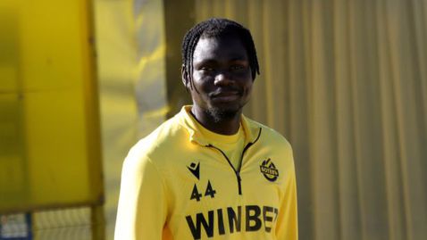 Защитник на Ботев (Пловдив) поема към Враца