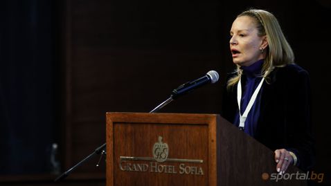  Стефка Костадинова: Ще се съобразя мигновено с решението на българския съд 