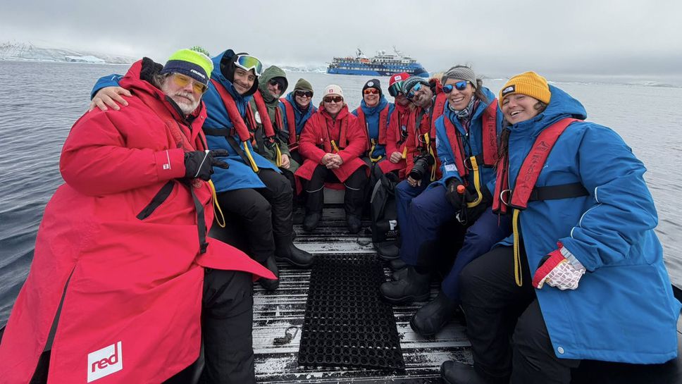 Теодор Цветков преплува ледена миля в Антарктида и стана първият българин, покорил ледените води на шест континента