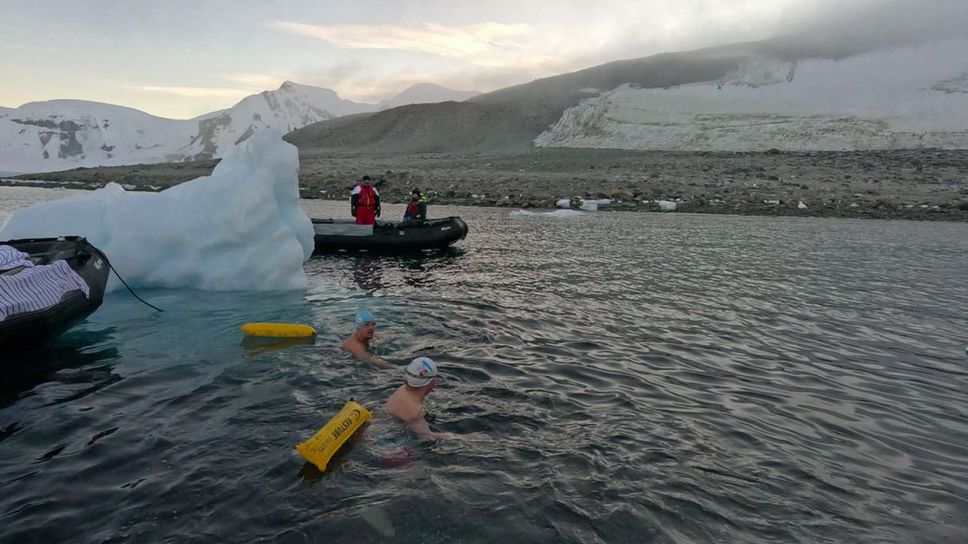 Теодор Цветков преплува ледена миля в Антарктида и стана първият българин, покорил ледените води на шест континента