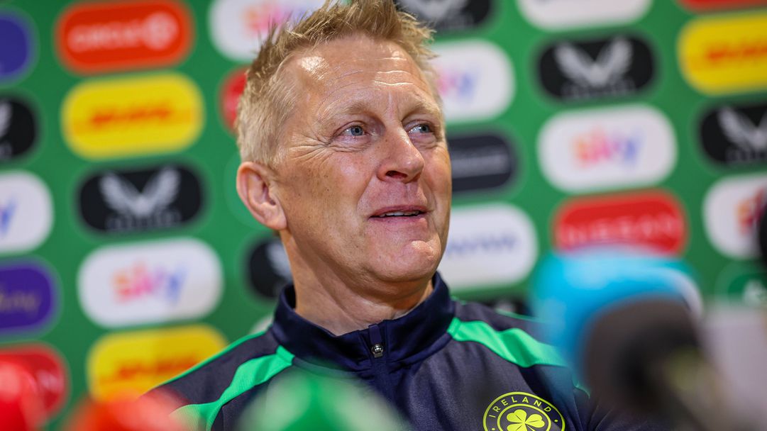 Селекционерът на Ейре удължи договора си седмица преди решителните плейофи