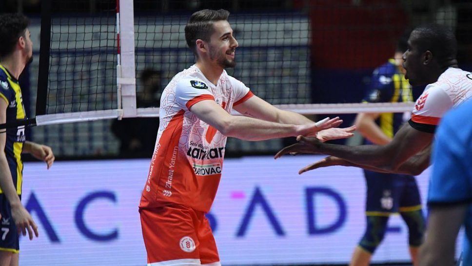 Страхотен Мартин Атанасов заби 14 точки, Зираатбанк срази Фенербахче в първия полуфинал в Турция