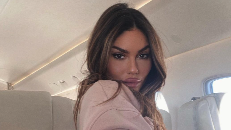 Секси фенка на Барса обожава да се снима без дрехи