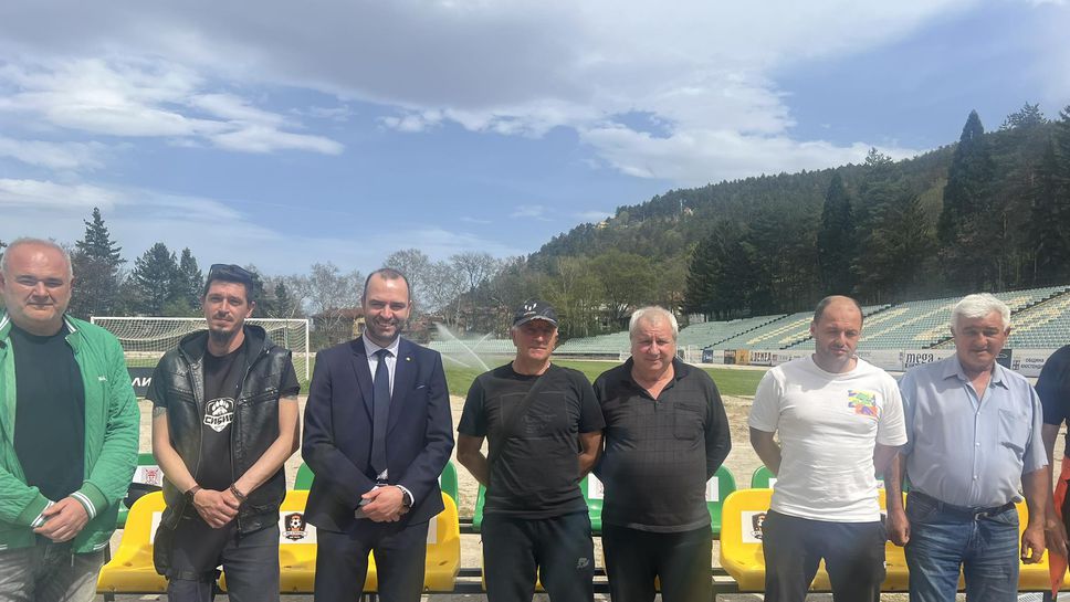 Отборите играещи в Областна футболна група Кюстендил получиха седалки брандирани