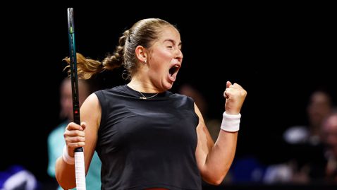  Остапенко продължава да тероризира Швьонтек 