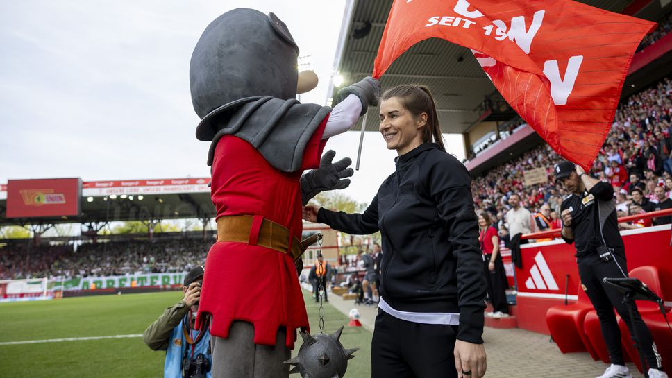 Защитиха треньорката на Унион след нова порция обиди