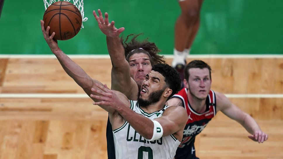 Тейтъм избухна с 50 точки и Бостън си гарантира място в плейофите