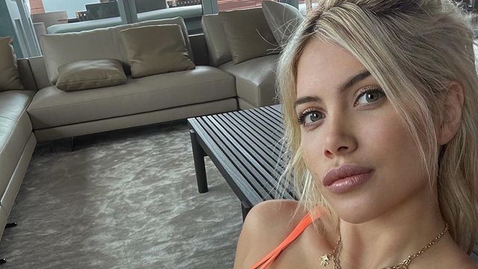 Уанда пали страсти край басейна