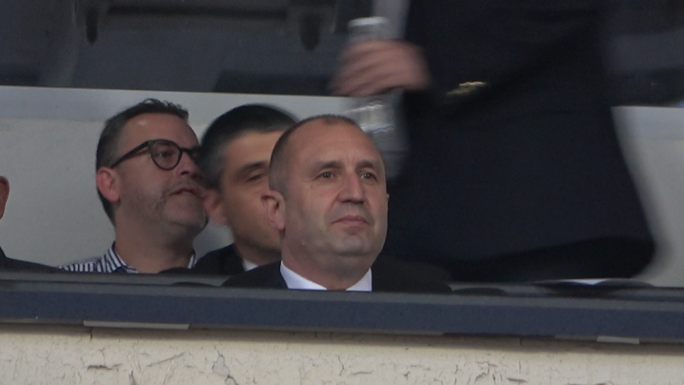 Президентът на България Румен Радев пристигна на Националния стадион за началото на второто полувреме