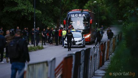  Футболистите на ЦСКА - София се изнизаха през бранш 