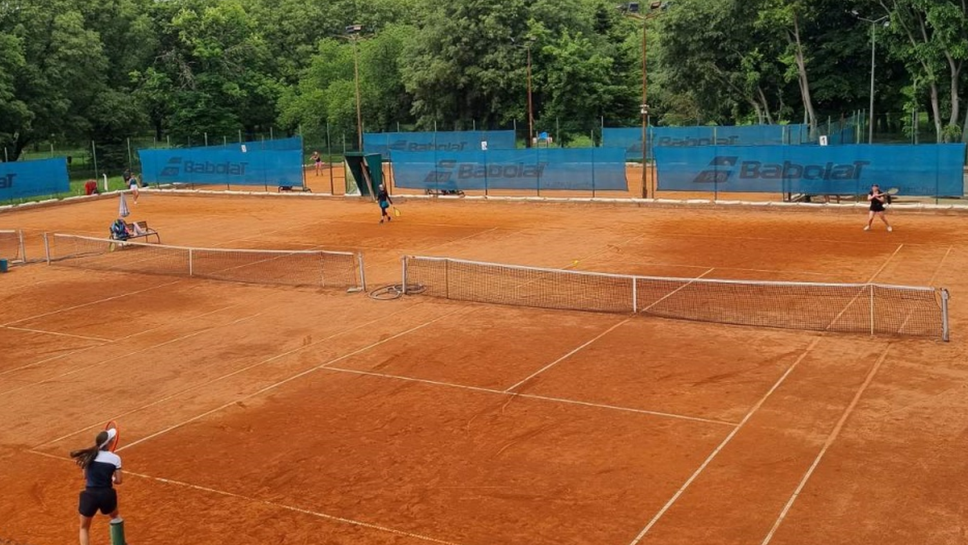 10 българчета се класираха за четвъртфиналите на турнир до 16 г. от Тенис Европа в Русе