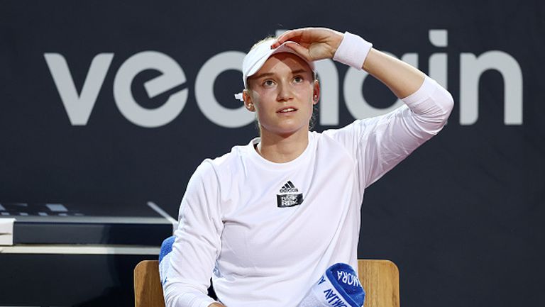 Полуфиналният двубой между Елена Остапенко и Елена Рибакина от турнира